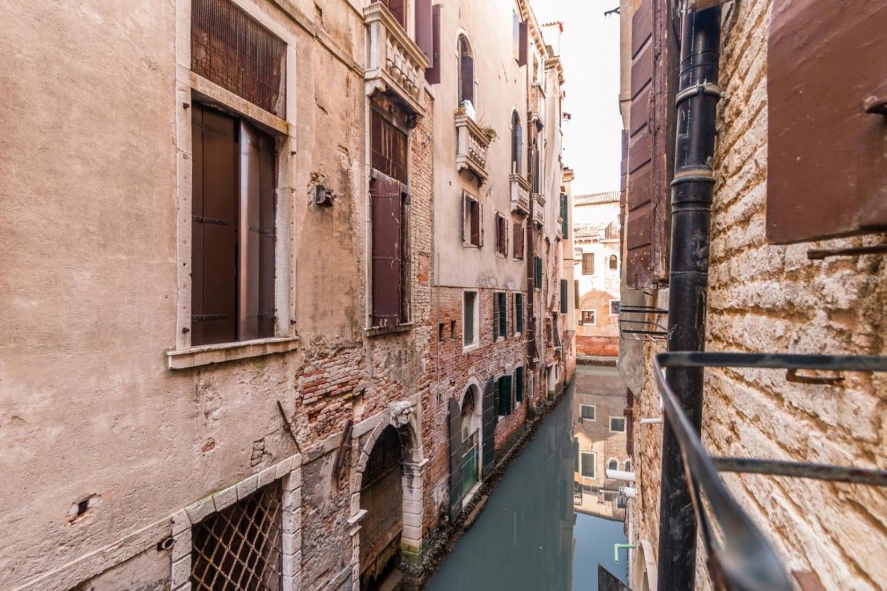 Fenice Backstage Over Canal Венеция Екстериор снимка